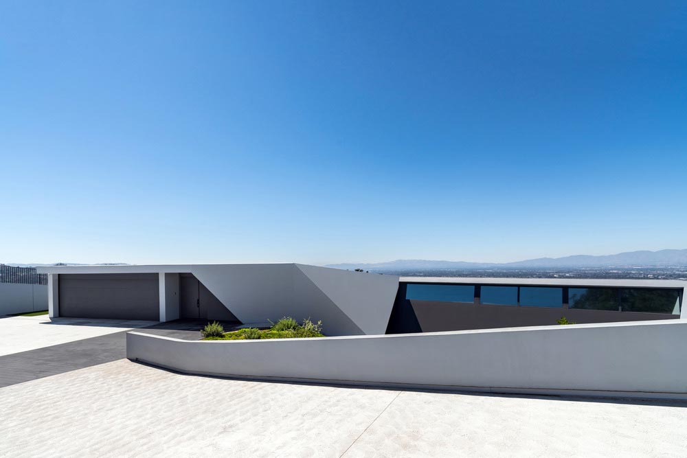 Futuristic Split-Level Home Design In LA Hollywood Hills