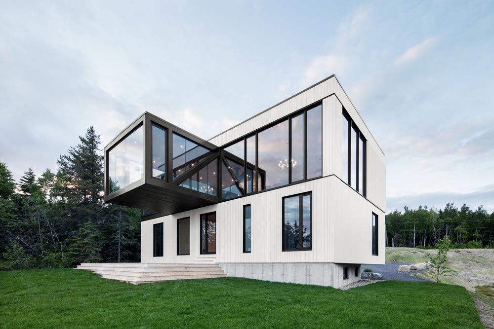 an-amazing-modern-chalet-with-360-degree-views-in-quebec