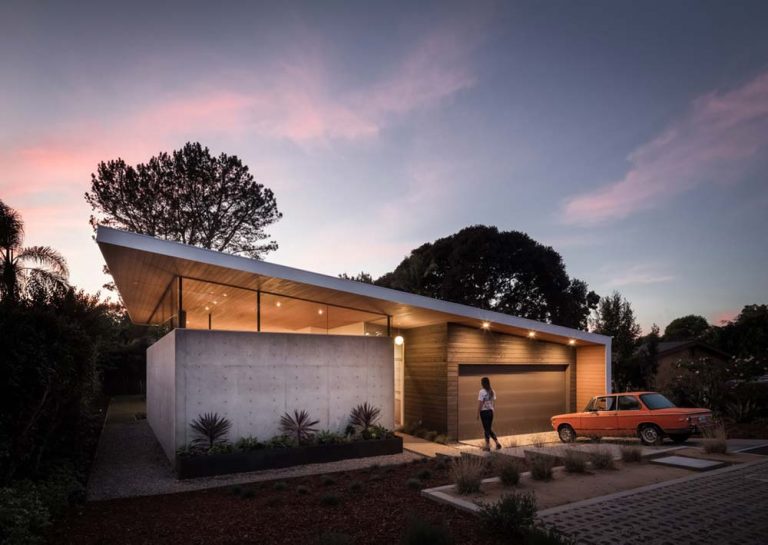 Modern Open Plan Courtyard House With U-Shaped Roof Line In LA